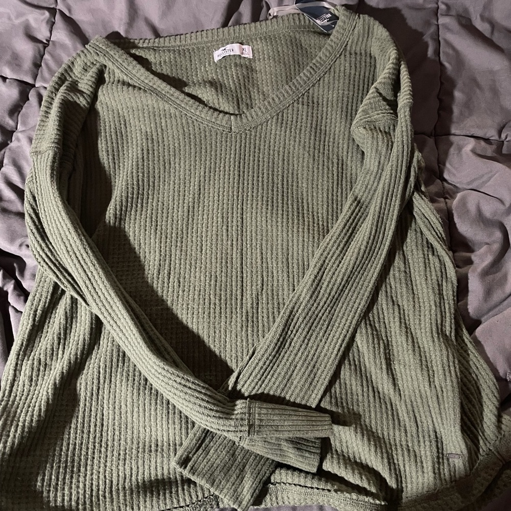 Long sleeve green top